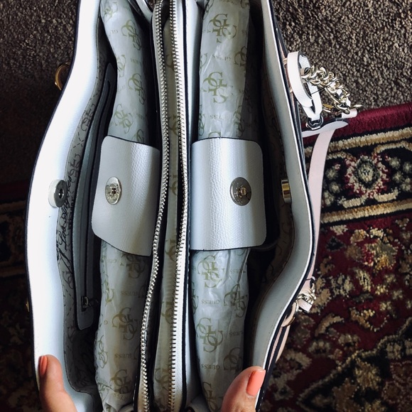 ‼️SOLD‼️Guess Tote - Picture 2 of 7